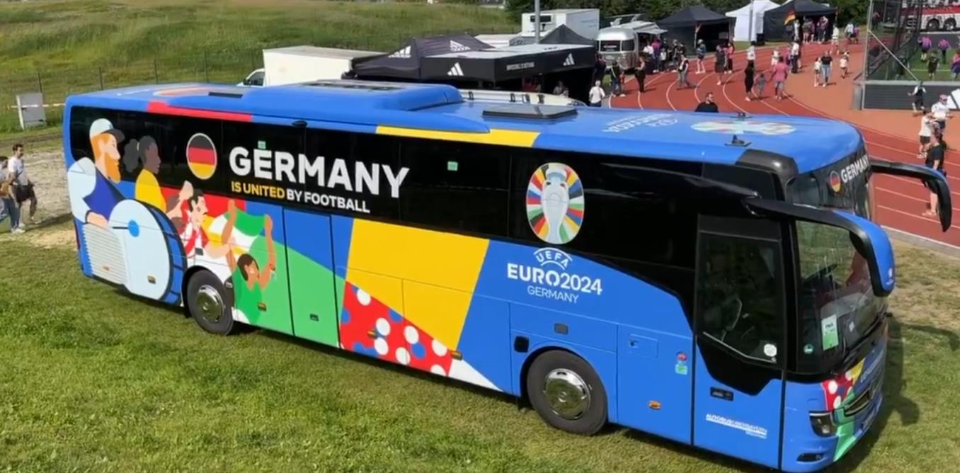 德天空揭露德国队大巴标语：德国因足球而团结