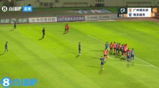 半场-王皓头球破门贝尼亚罗萨任意球中框 广州队暂0-1南京城市