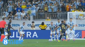 淡淡的忧伤！罗梅罗被任意球击中痛苦倒地，裁判吹掉阿根廷进攻