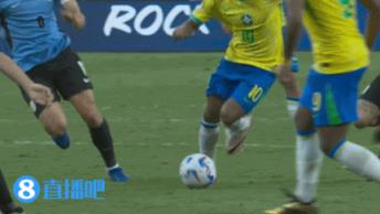 脚踝被铲至变形！南德斯凶狠放铲罗德里戈被罚下，乌拉圭十人应战