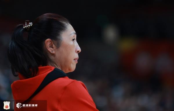 澎湃新闻：对阵澳大利亚暴露多个问题 中国女篮需进一步打磨细节