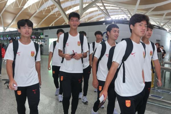为备战亚少赛预选赛，中国U16男足前往大阪参加拉练